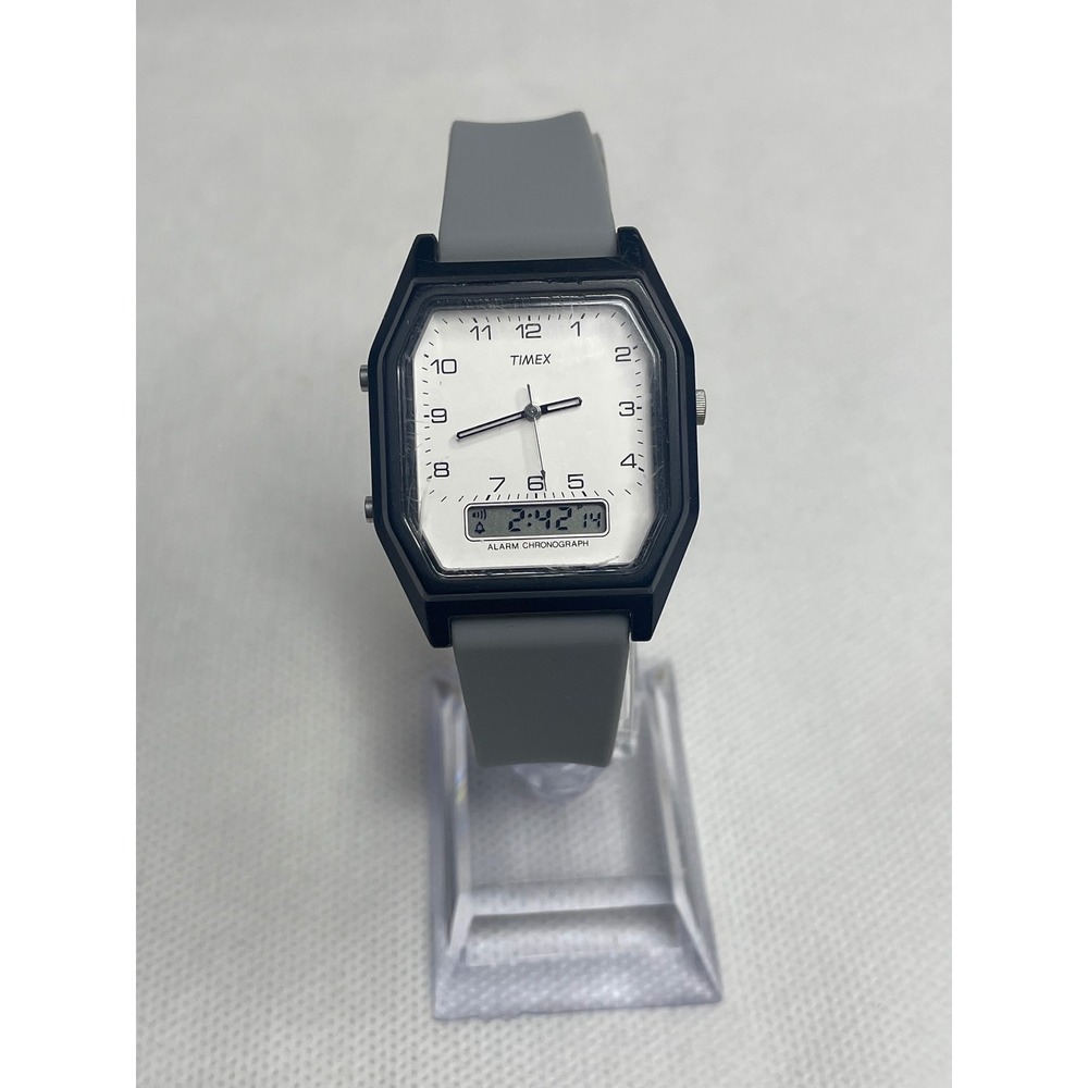 VTG Timex Alarm Chronograph Analog Digital Watch Water Resist Dual Time White